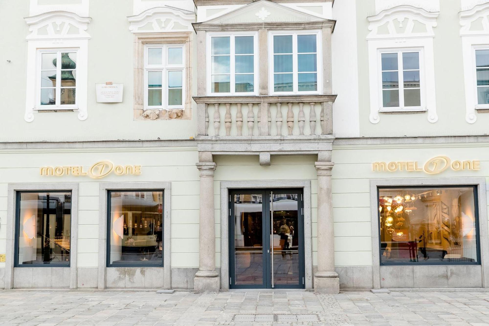 Motel One Linz-Hauptplatz エクステリア 写真